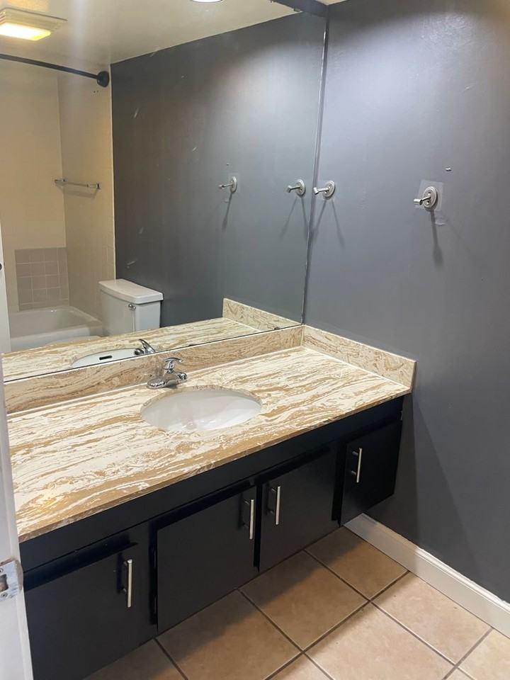 450 W 7th St #1001 - Photo 7 of 22