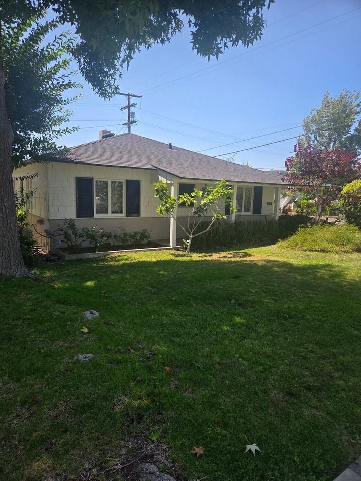1501 Edris Dr - Photo 6 of 47