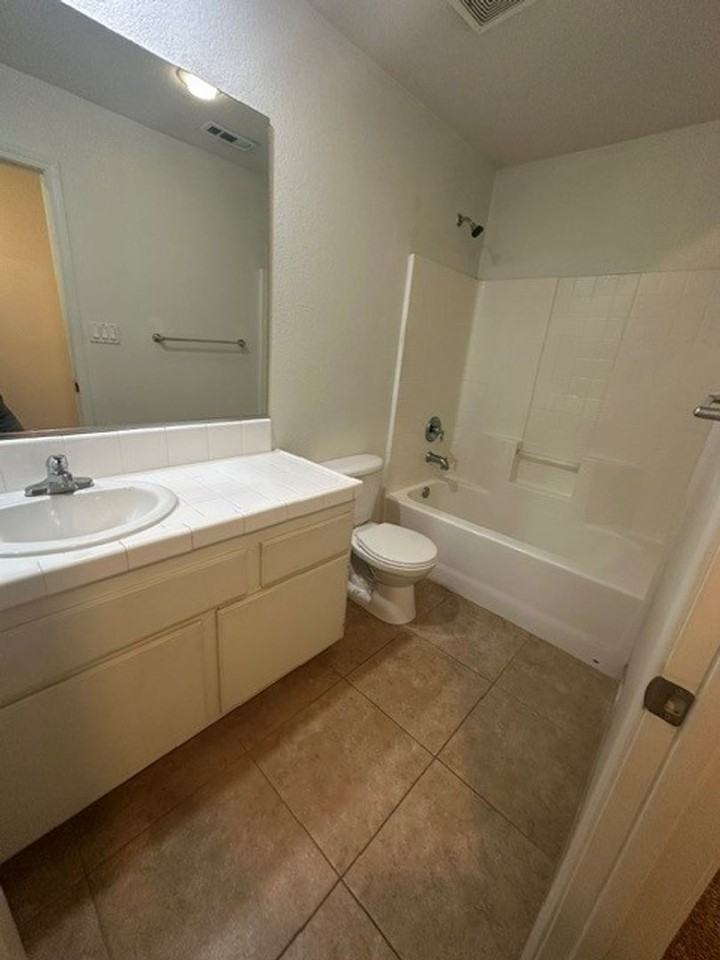 5413 Coastal Wind St - Photo 3 of 12