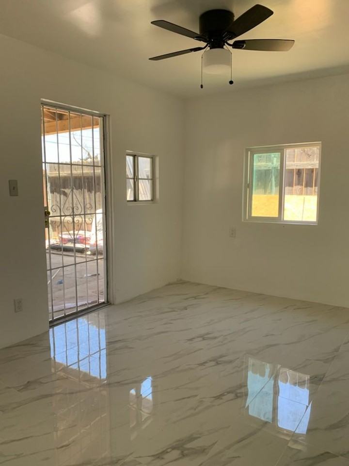 2600 Victoria Dr - Photo 4 of 10