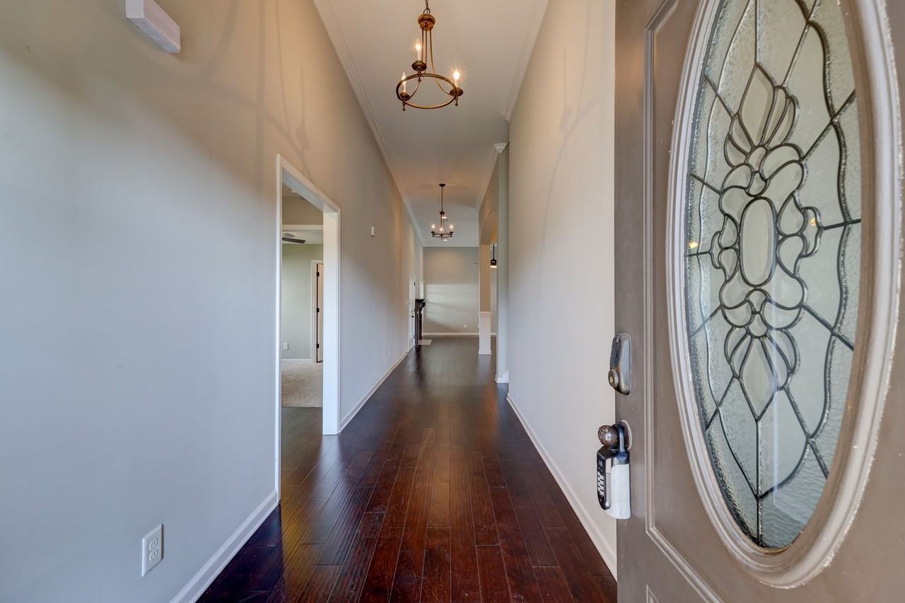 1008 Meadowview Ln - Photo 3 of 50