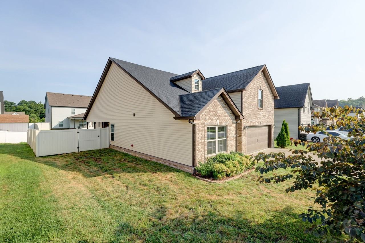 1008 Meadowview Ln - Photo 4 of 50