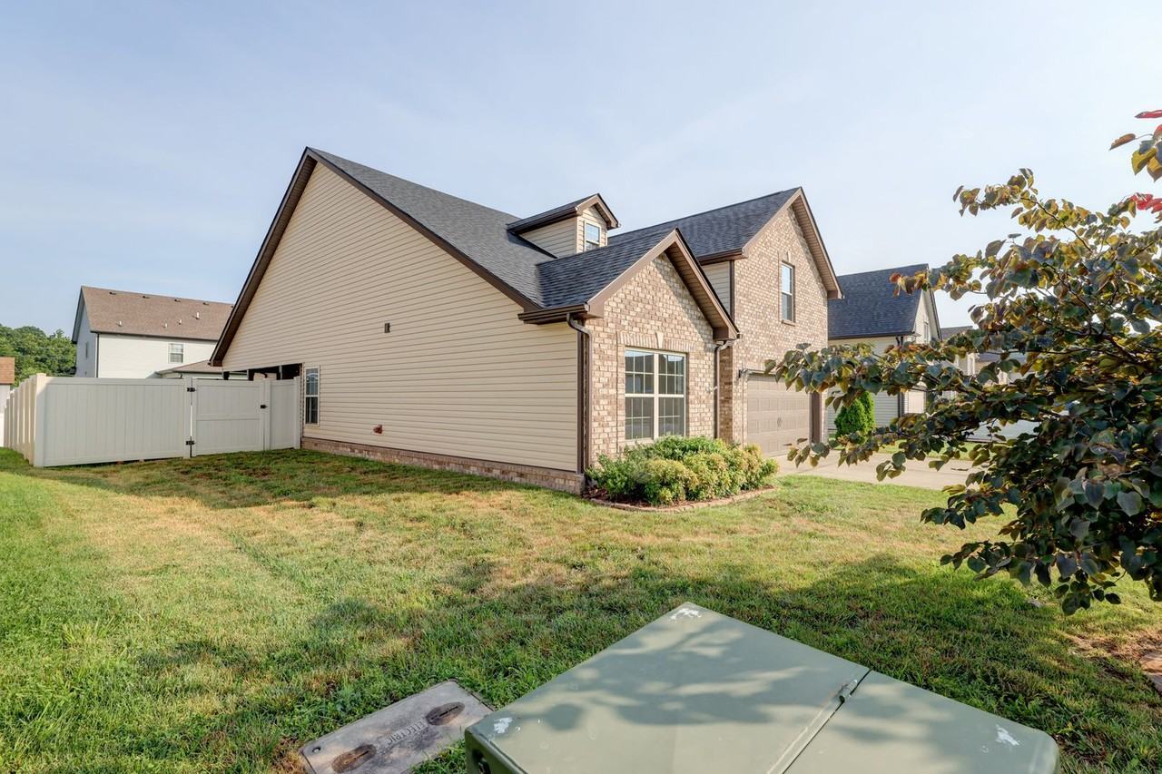 1008 Meadowview Ln - Photo 5 of 50