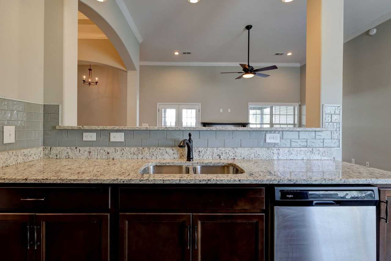 1008 Meadowview Ln - Photo 7 of 50