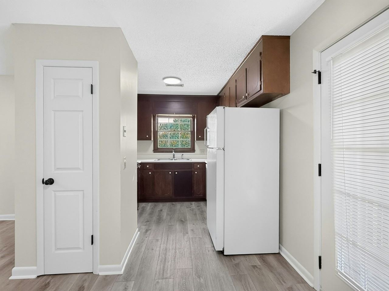 6209 Friar Tuck Drive Northwest, Unit C - Photo 4 of 12