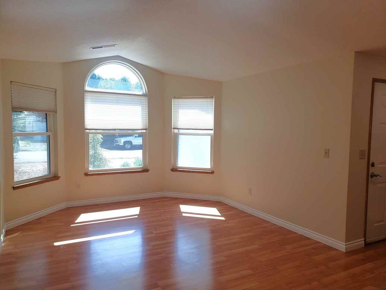 212 Ne 175th Ave - Photo 3 of 33