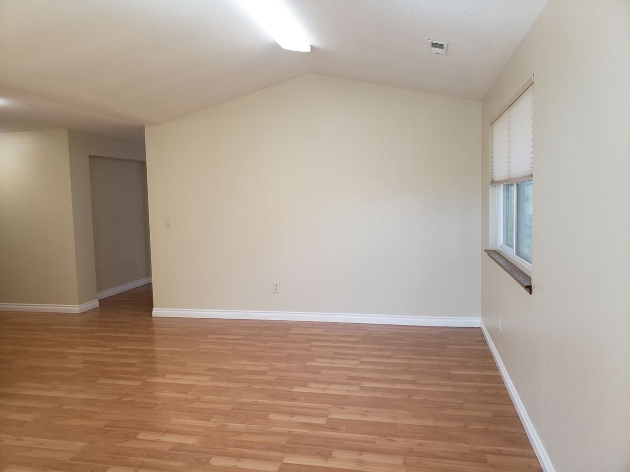212 Ne 175th Ave - Photo 4 of 33