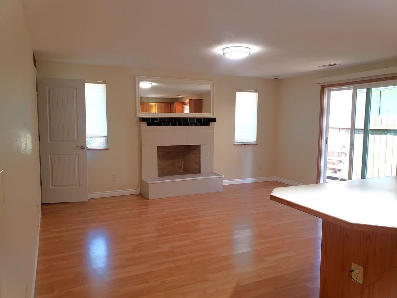 212 Ne 175th Ave - Photo 7 of 33