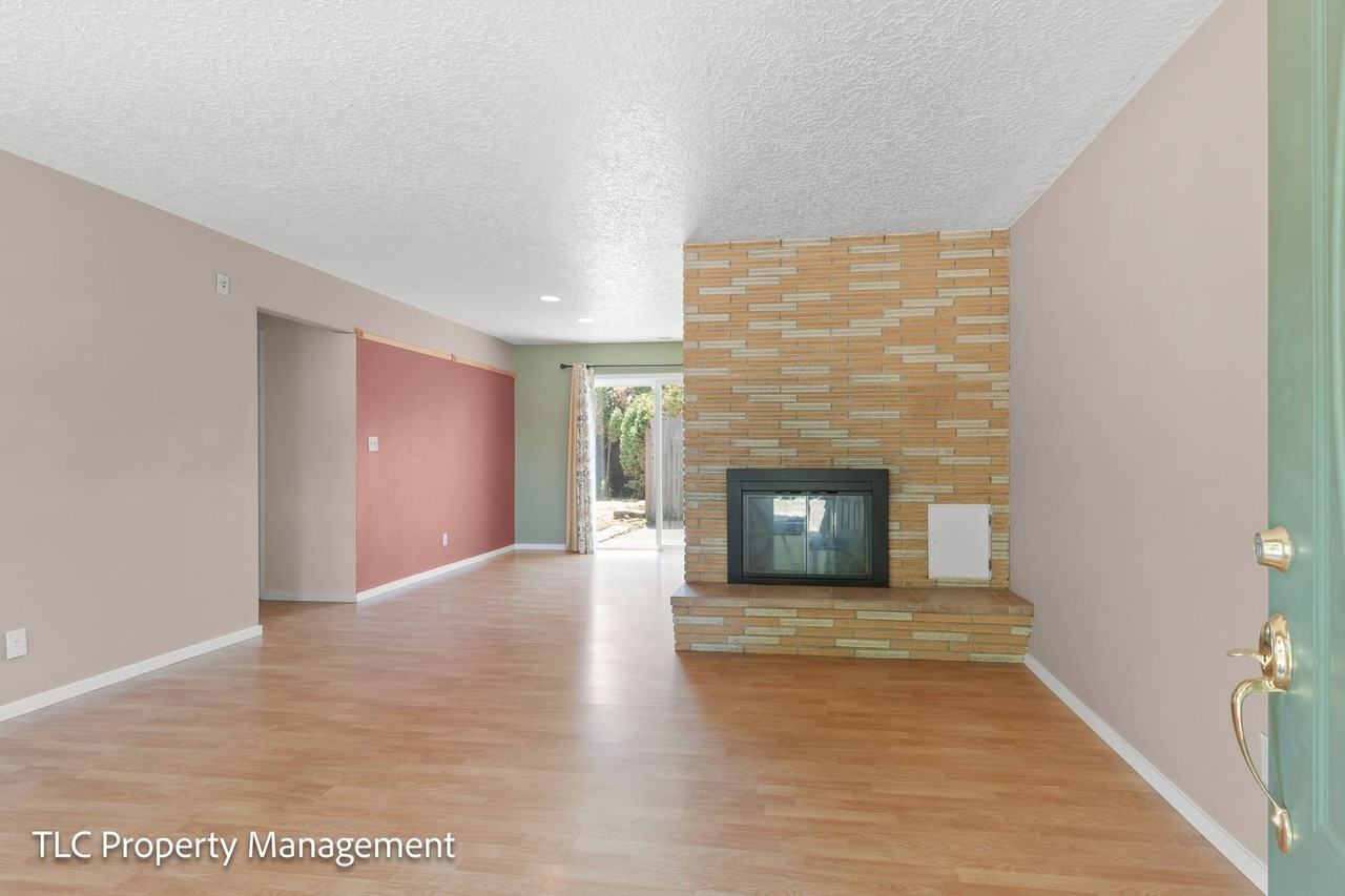 4780 Cody Ave - Photo 6 of 39