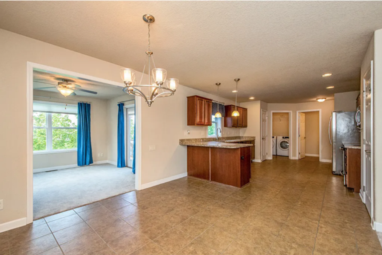 2104 Ne Oak Dr - Photo 3 of 18