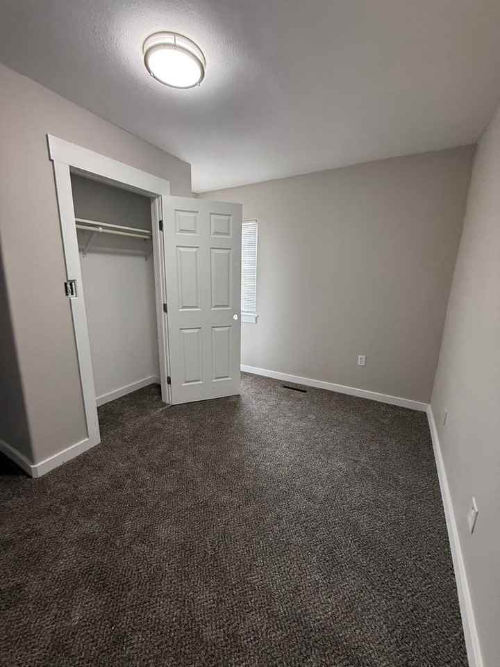 7030 N Market St - Photo 4 of 16