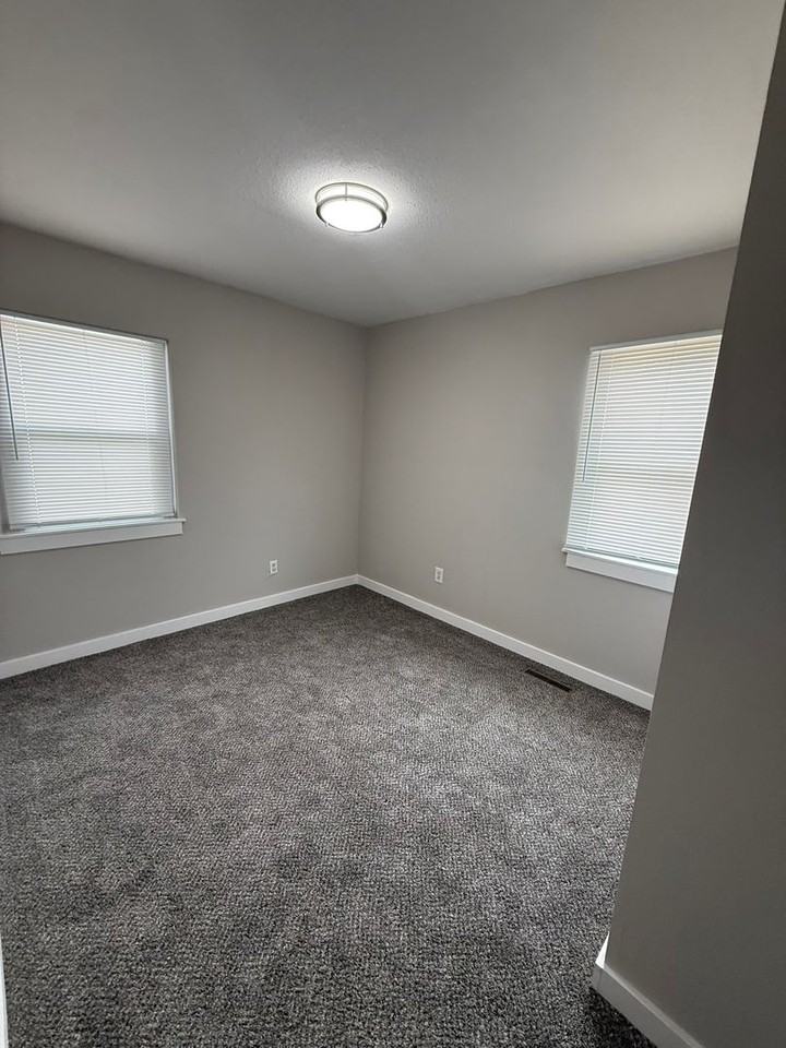 7030 N Market St - Photo 6 of 16