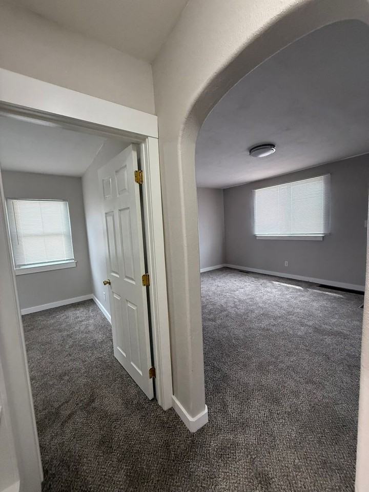 7030 N Market St - Photo 7 of 16
