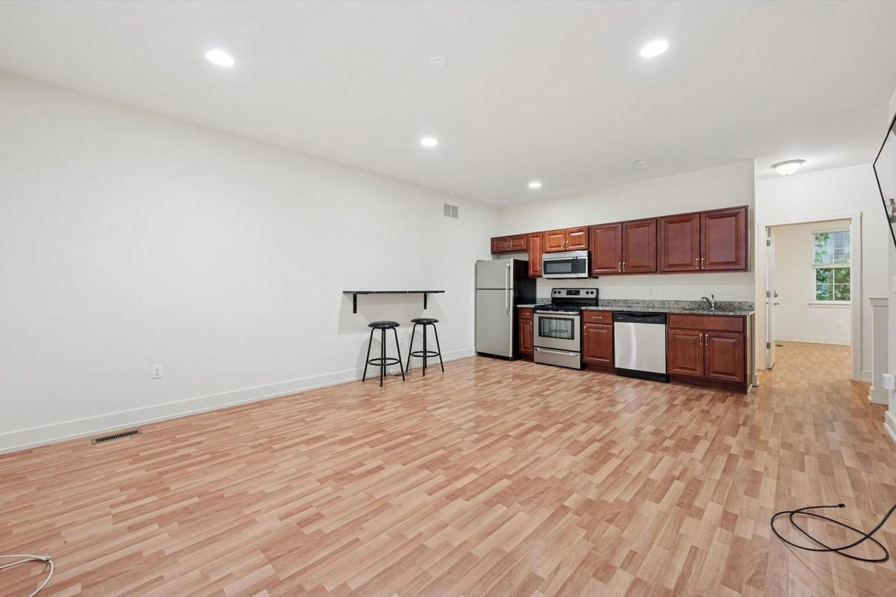 1501 W Master St - Photo 2 of 15