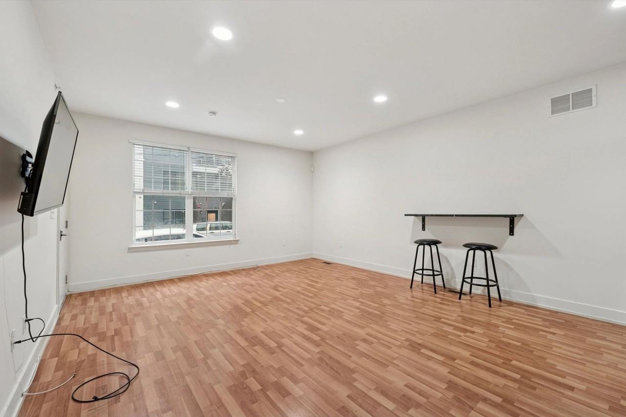 1501 W Master St - Photo 3 of 15