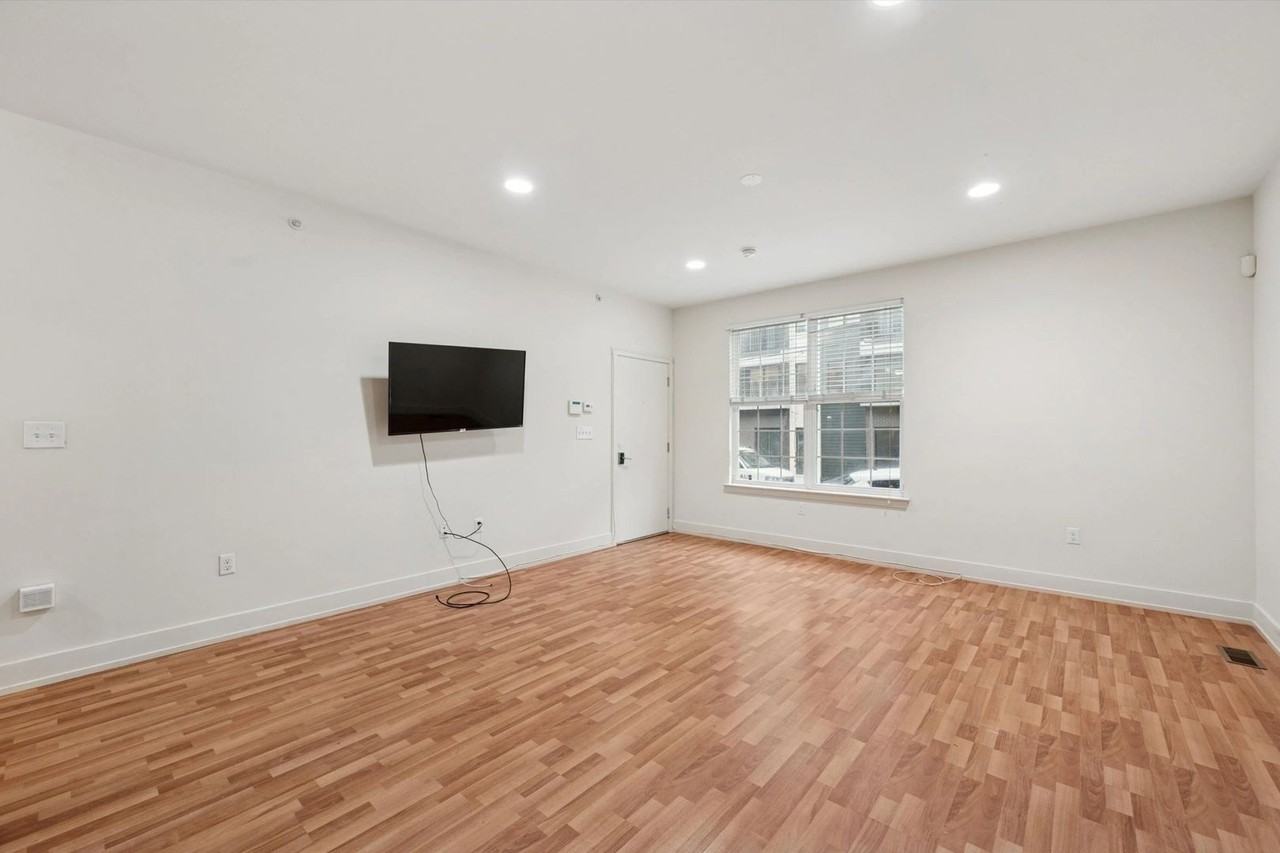 1501 W Master St - Photo 5 of 15