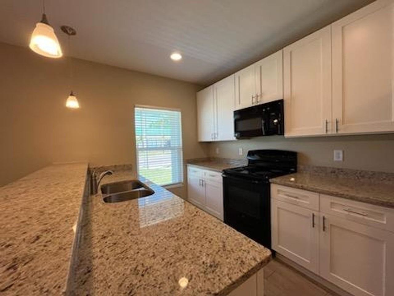 1404 S Parsons Ave #A - Photo 4 of 9