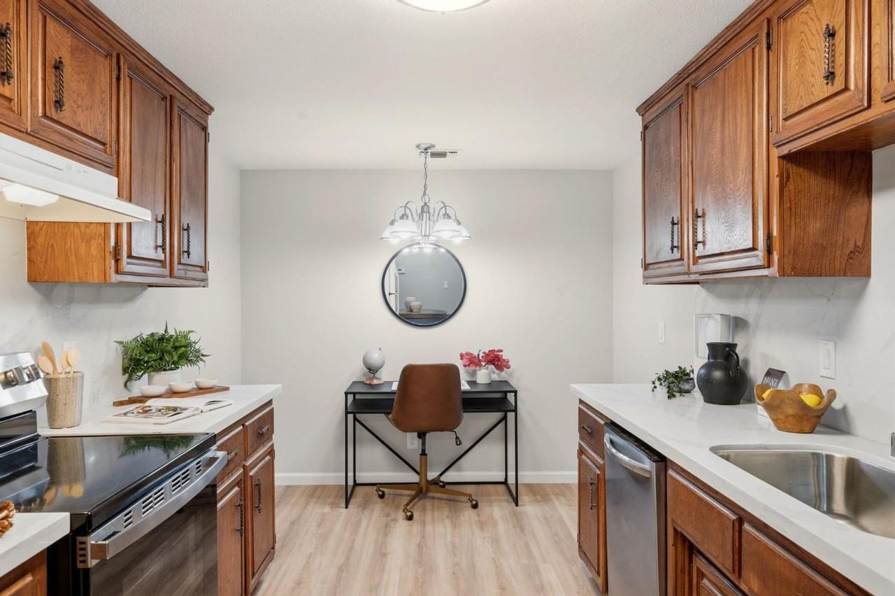 5211 Glide Dr - Photo 3 of 17
