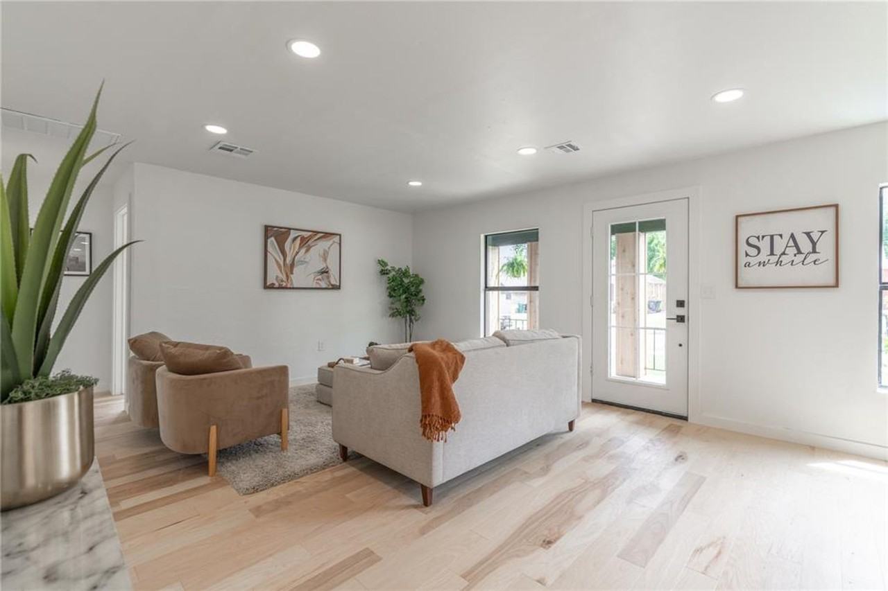 2213 Ne 18th St - Photo 2 of 37