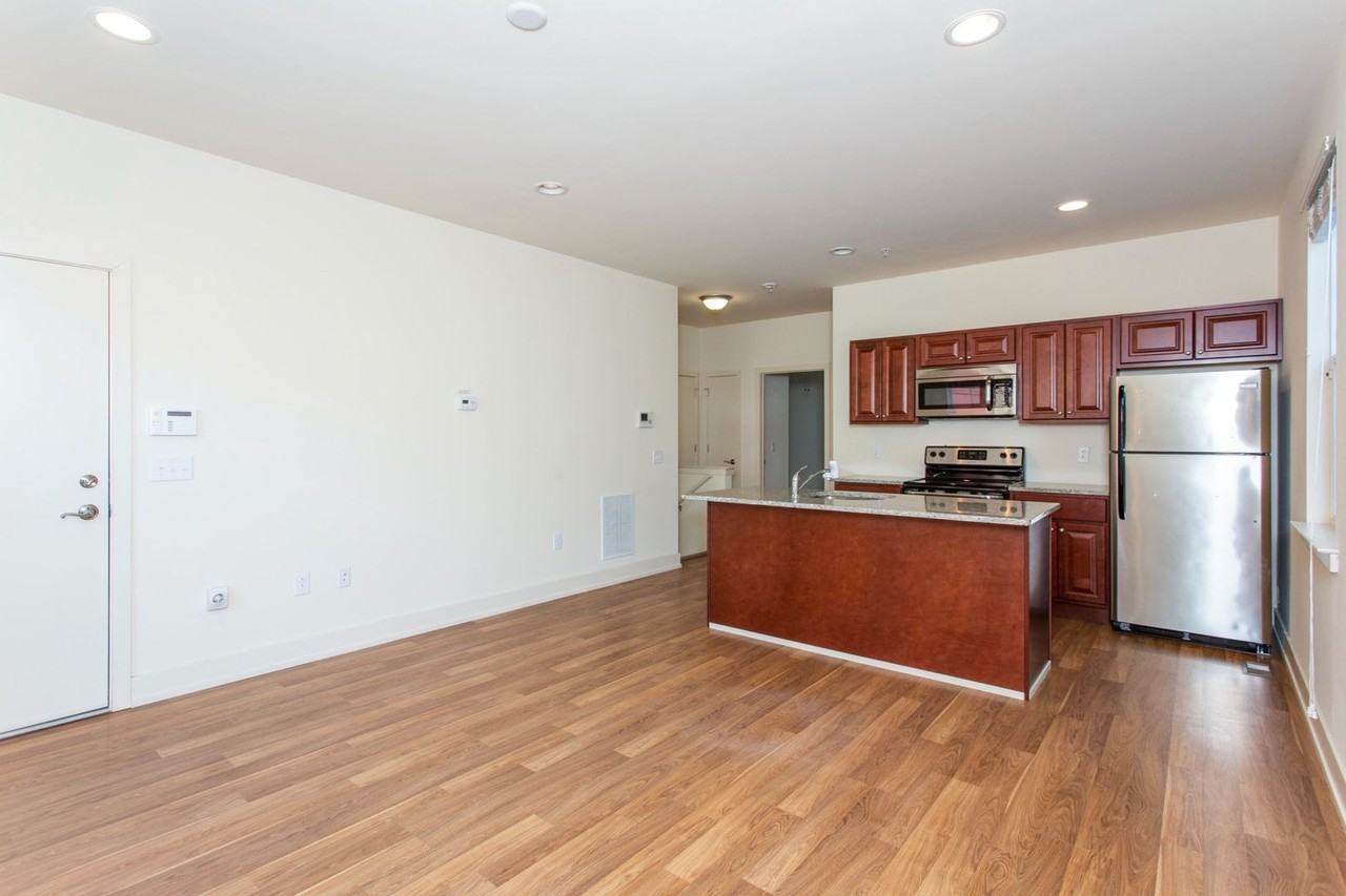 1904 N Marshall St - Photo 2 of 12