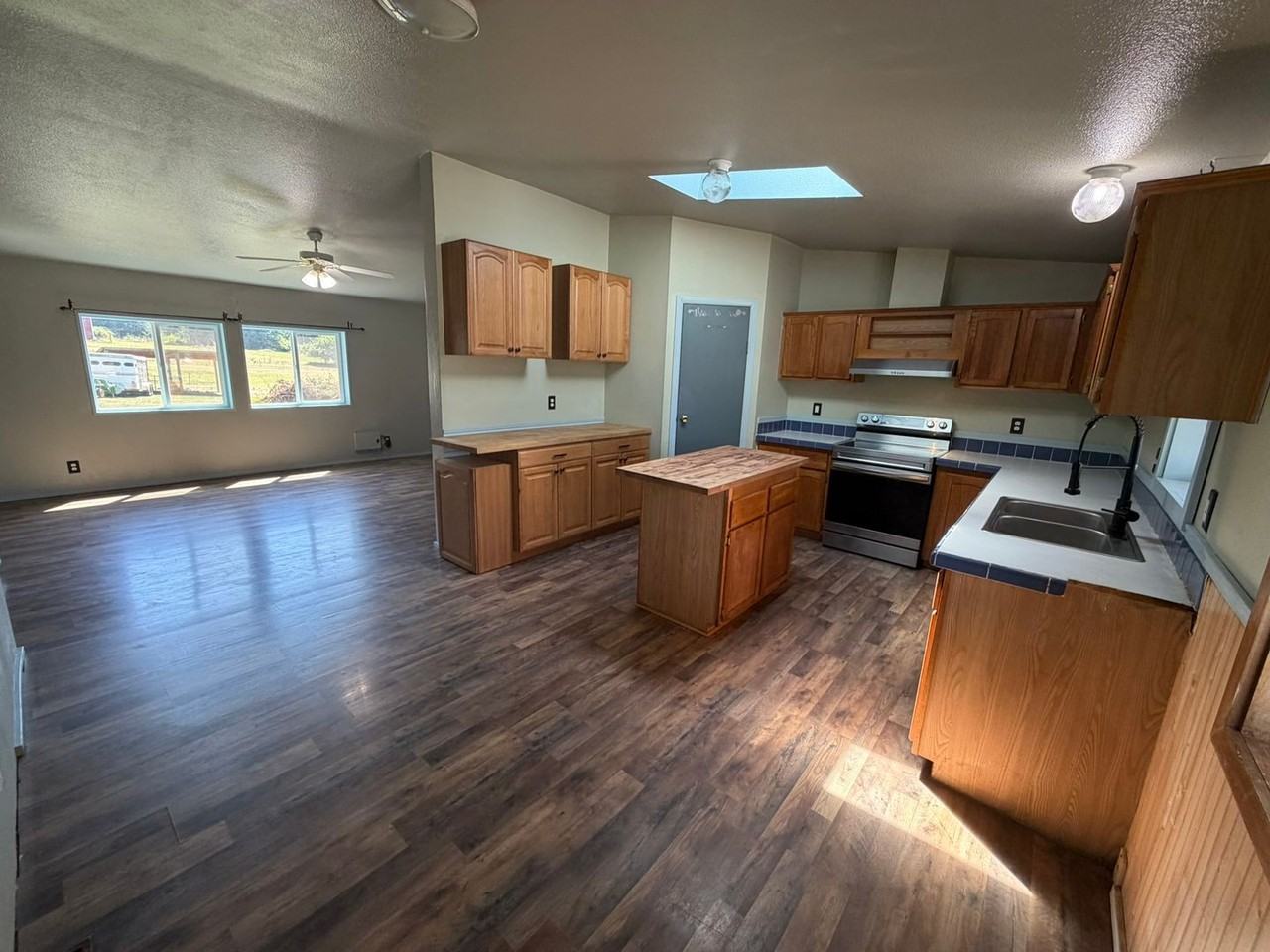 34125 E Lacomb Rd - Photo 4 of 50