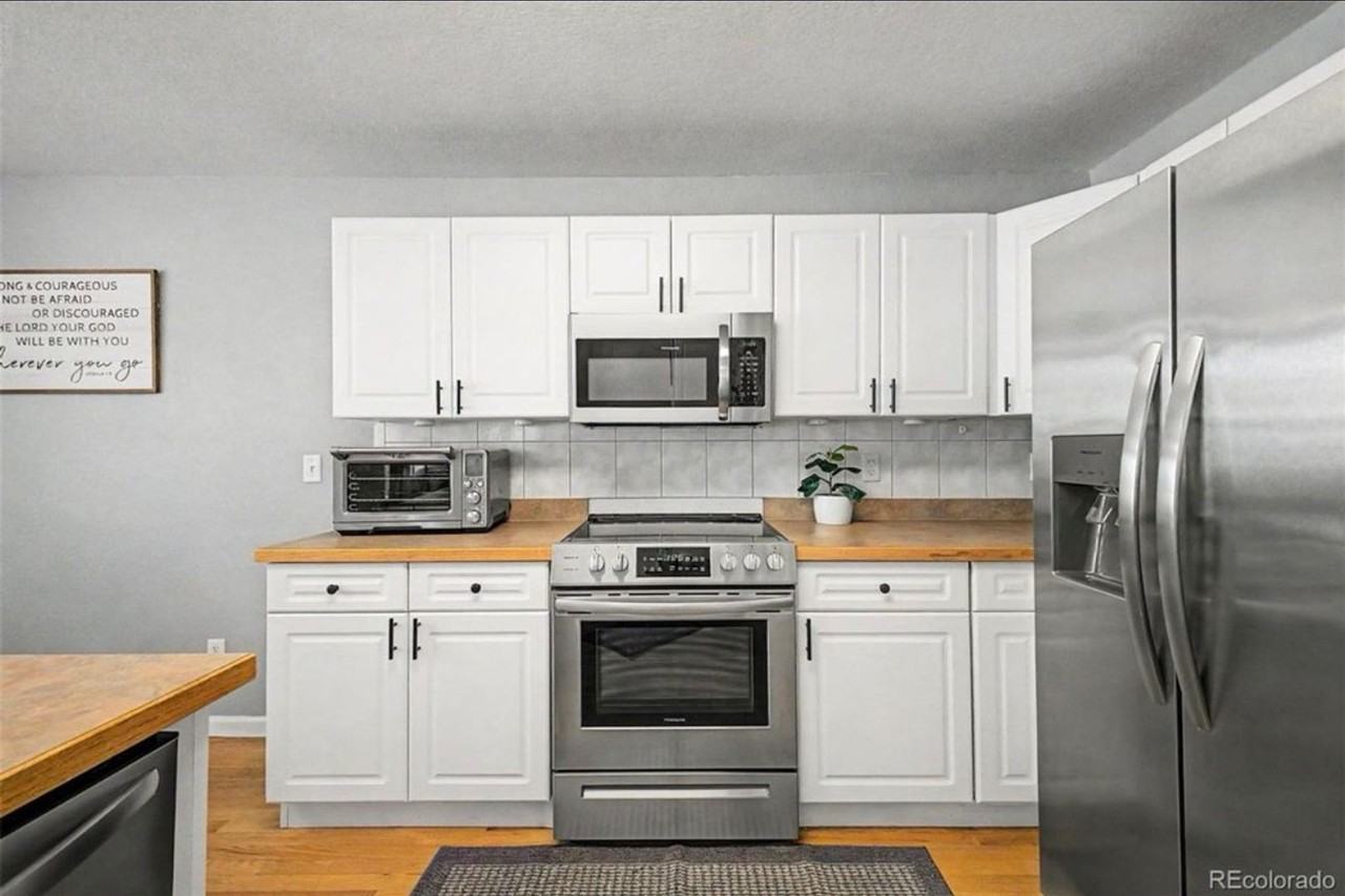 13056 Harrison Dr - Photo 2 of 35
