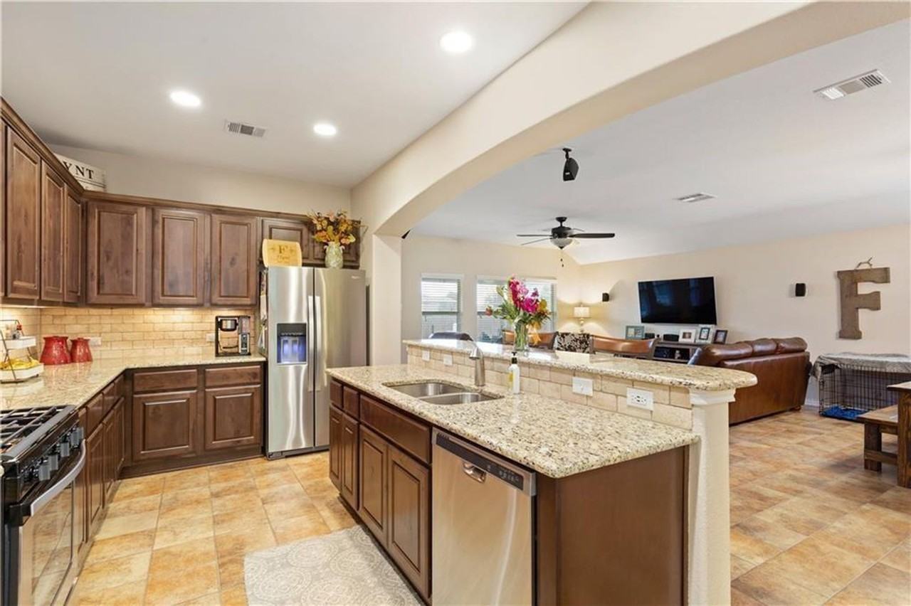 3716 Anchor Bay Dr - Photo 4 of 24