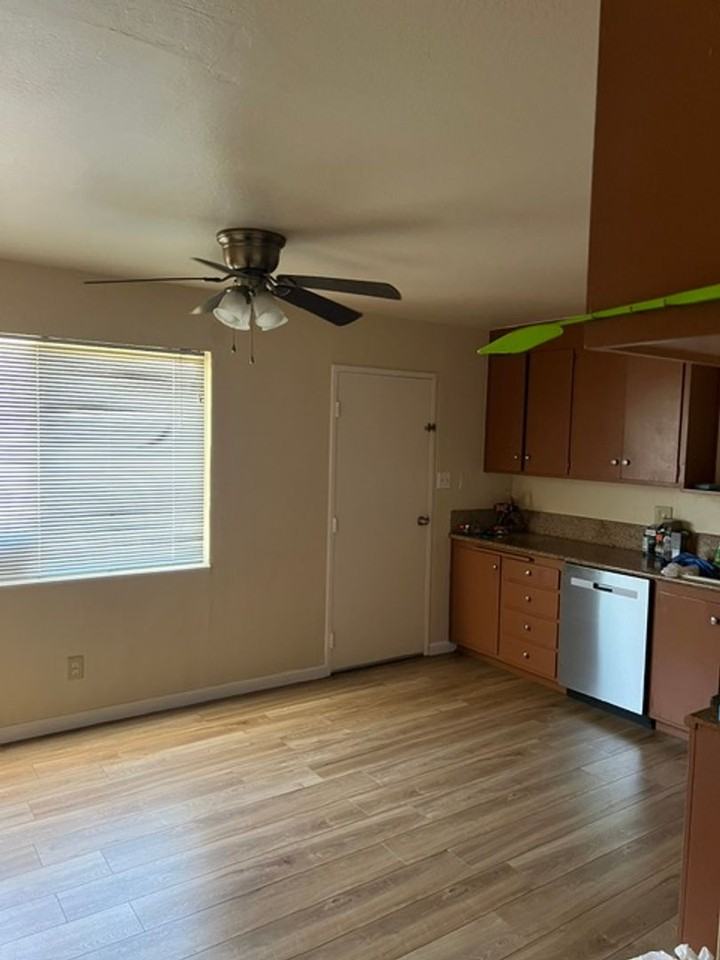 5613 50th Ave - Photo 2 of 12
