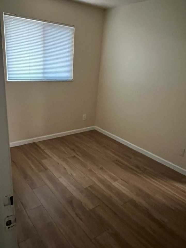 5613 50th Ave - Photo 6 of 12