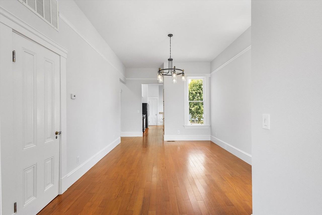 1913 Broadway - Photo 3 of 16