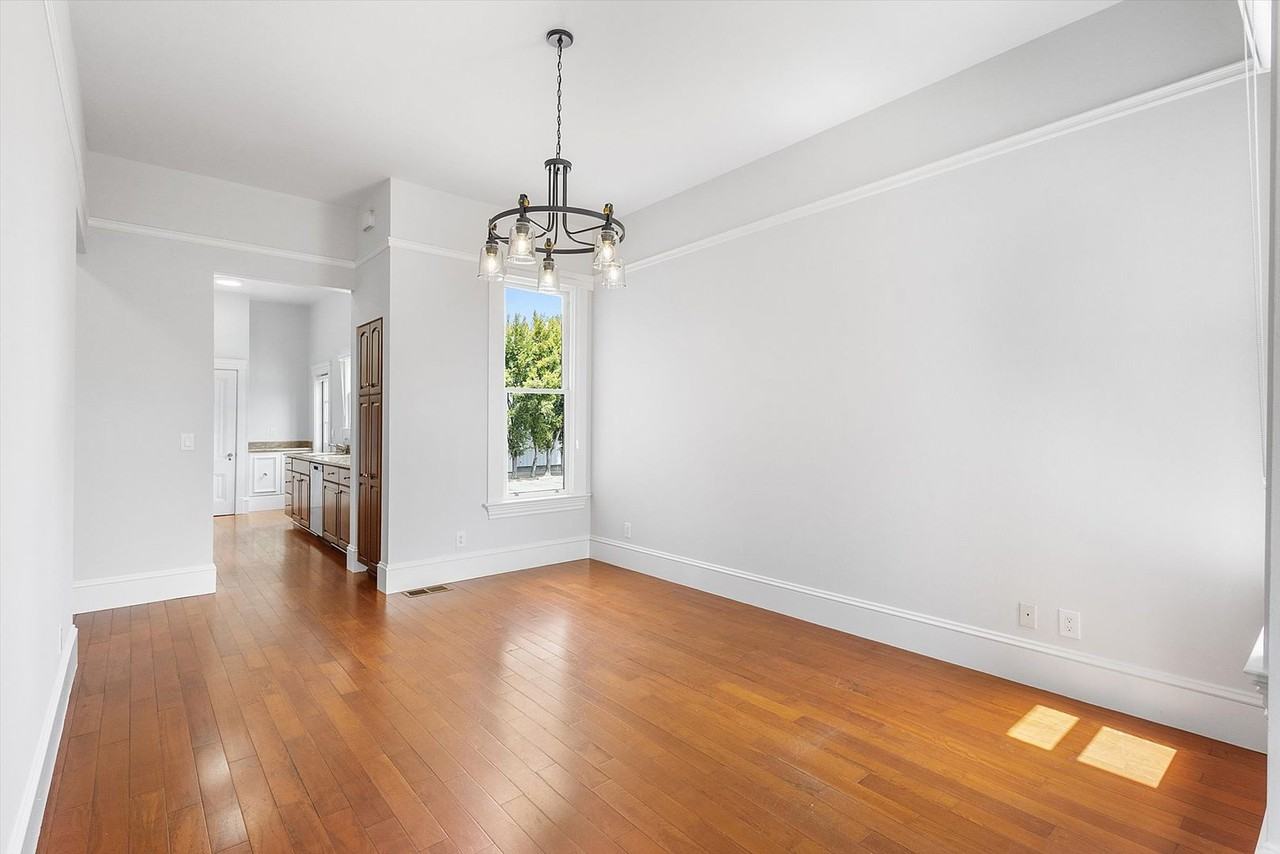 1913 Broadway - Photo 4 of 16