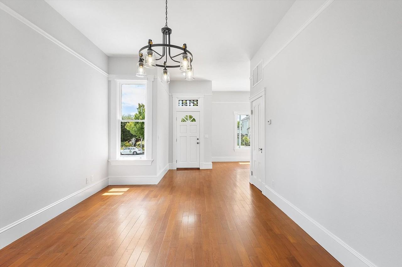 1913 Broadway - Photo 5 of 16