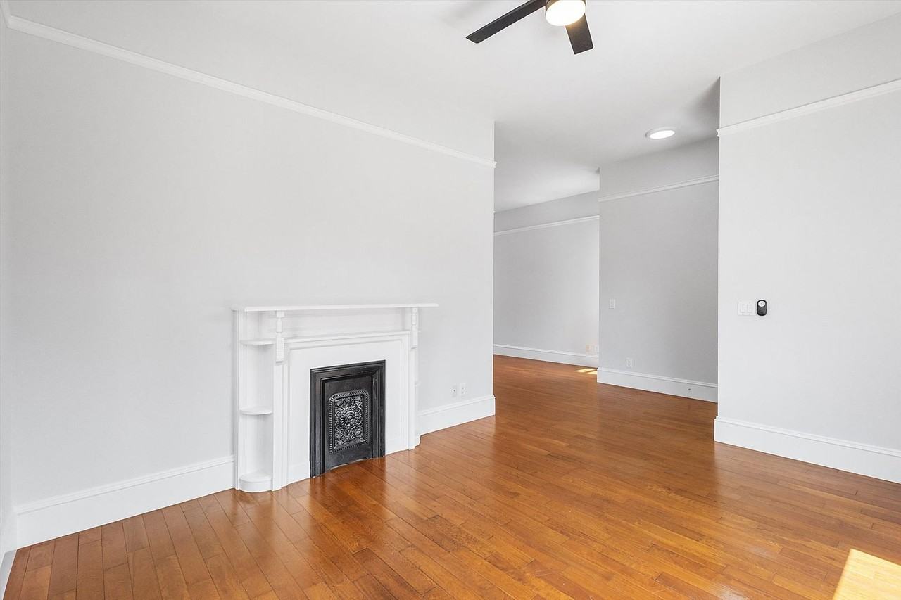 1913 Broadway - Photo 7 of 16