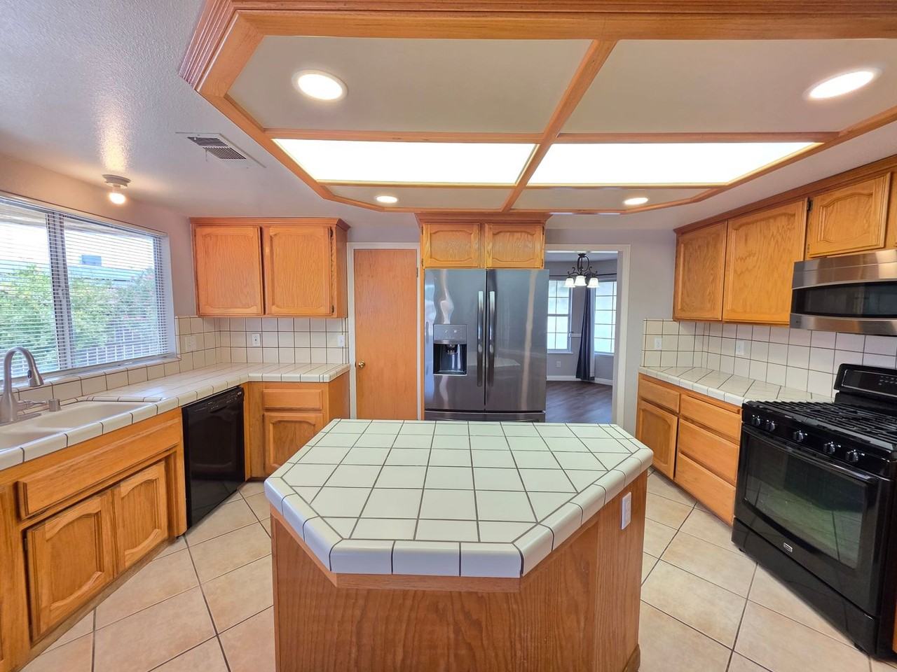 21741 Adler Dr - Photo 4 of 33