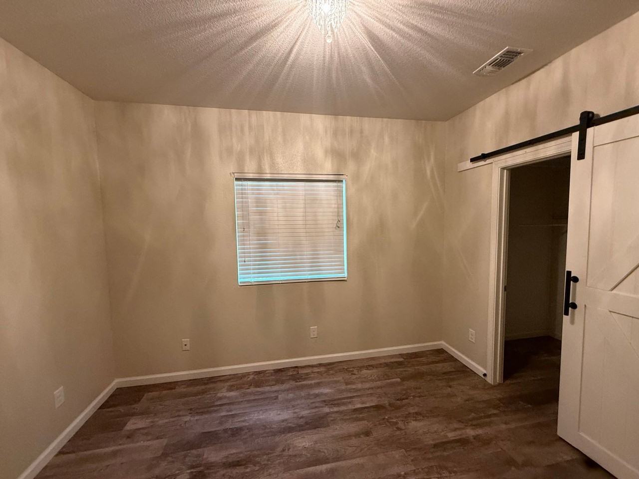 2995 Stable Dr - Photo 3 of 13