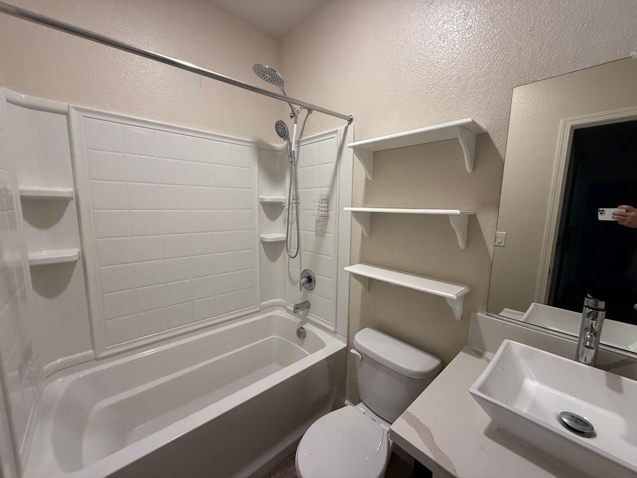 2995 Stable Dr - Photo 4 of 13