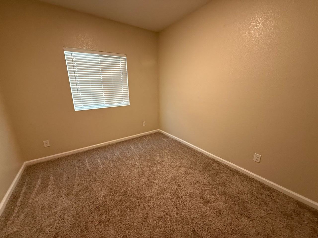 2995 Stable Dr - Photo 6 of 13