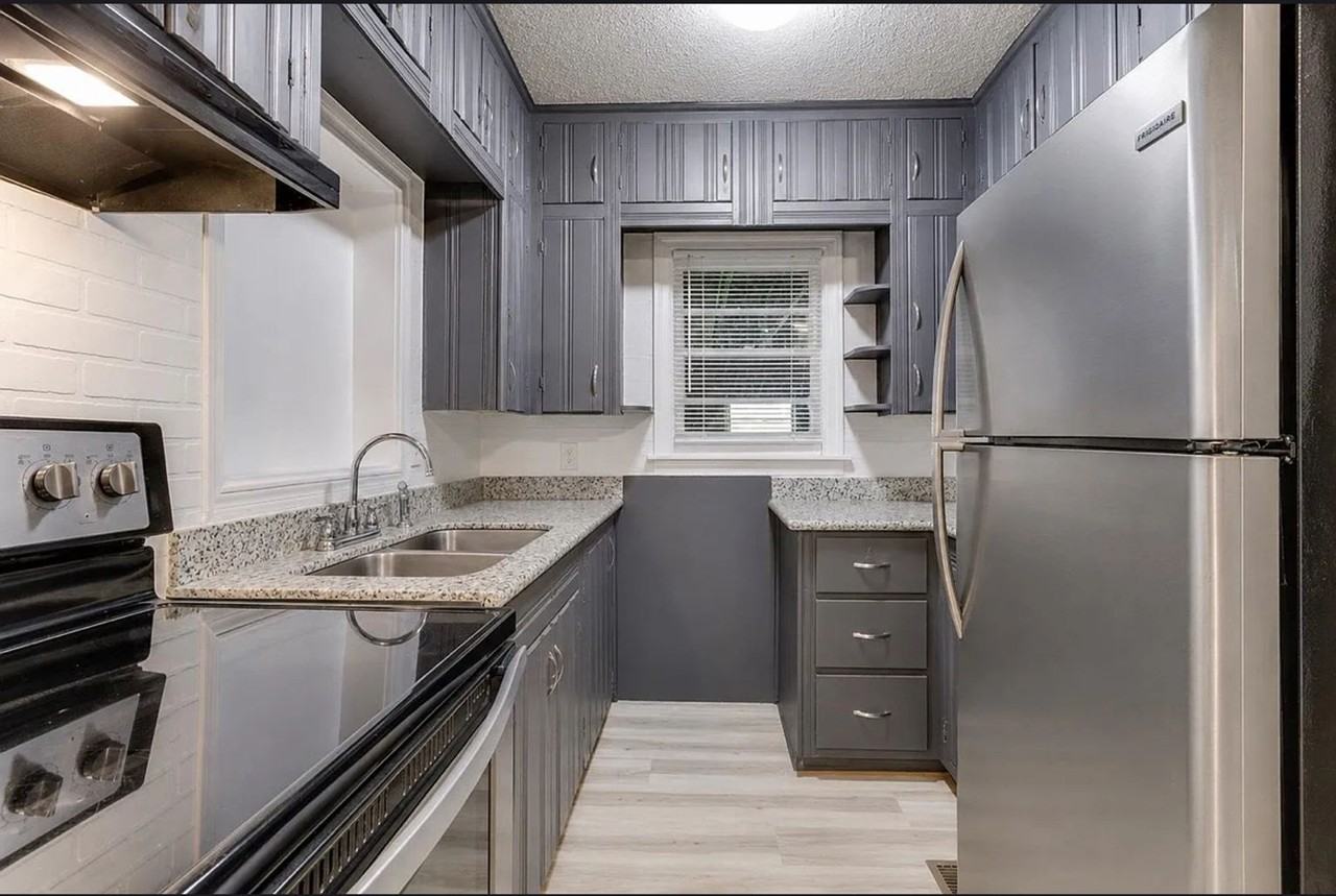 1821 S Grove St - Photo 4 of 16