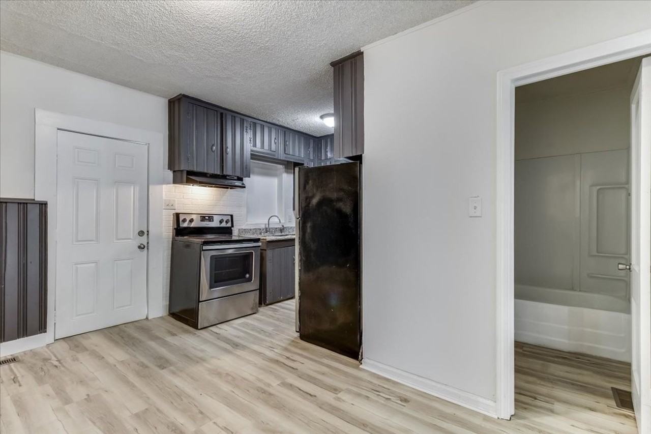 1821 S Grove St - Photo 5 of 16