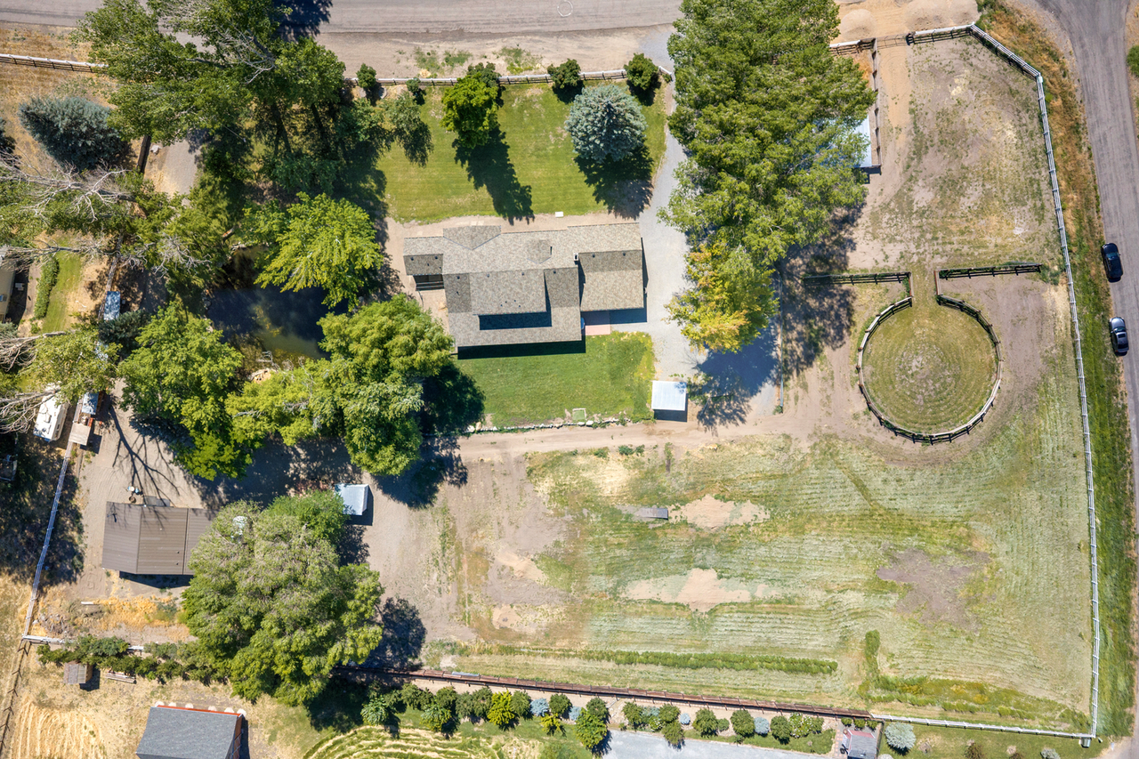 2241 Pioneer Trl - Photo 2 of 29