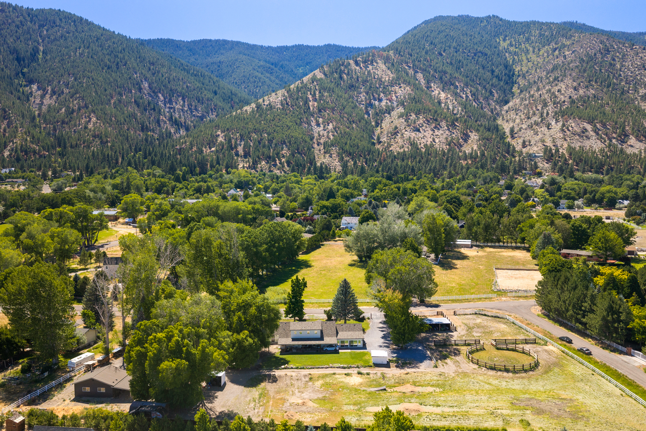 2241 Pioneer Trl - Photo 4 of 29