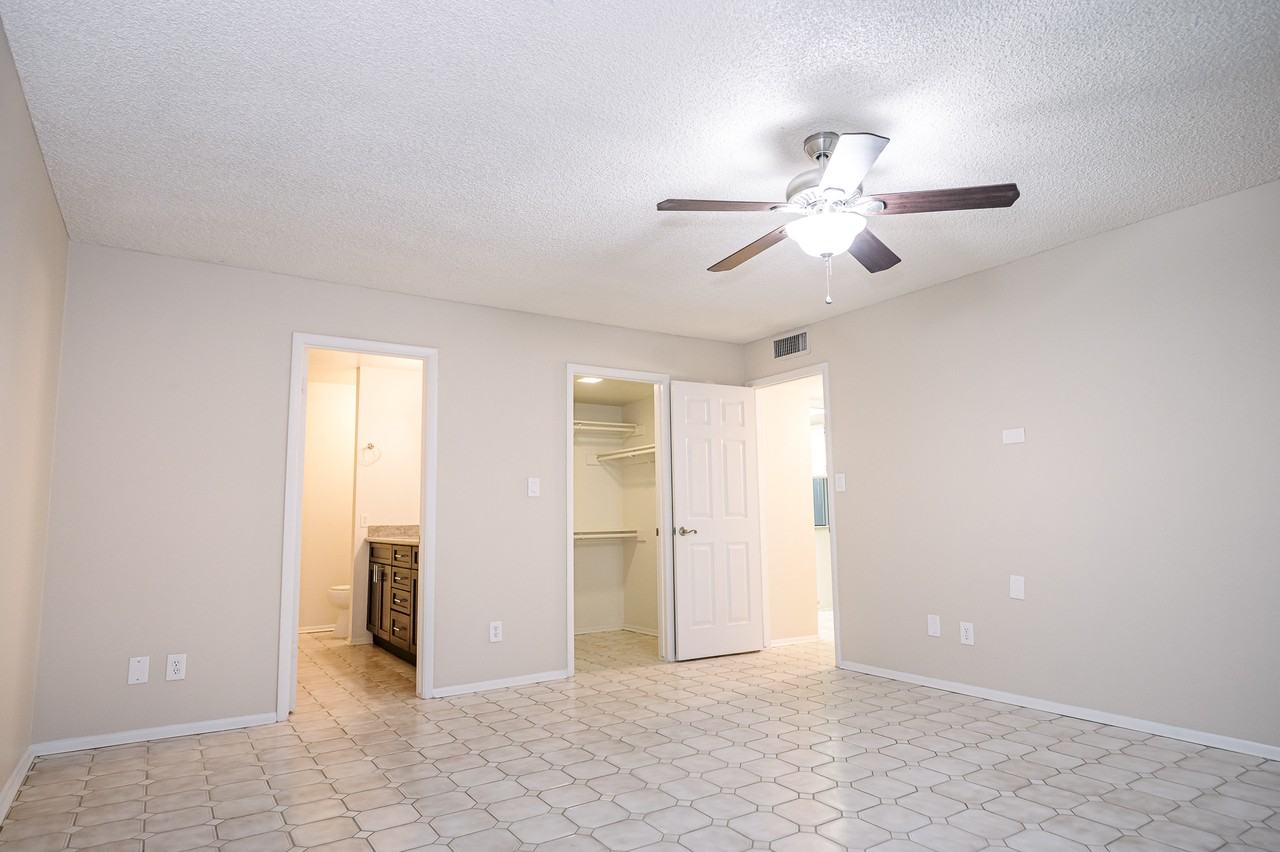 17609 N 45th Ave #1 - Photo 6 of 26