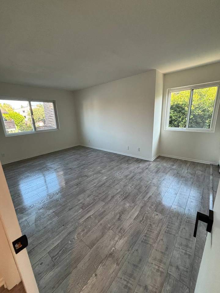 5500 Vesper Avenue, Unit 4 - Photo 2 of 37