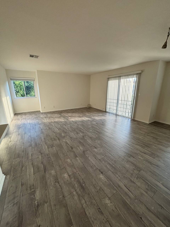 5500 Vesper Avenue, Unit 4 - Photo 3 of 37