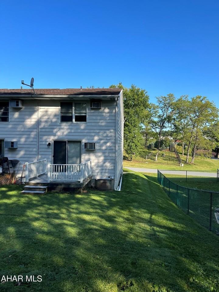 591 Harvest View Ln - Photo 3 of 16