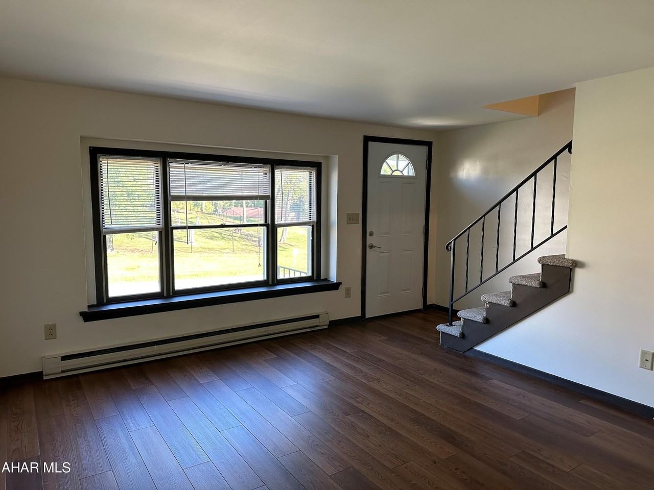 591 Harvest View Ln - Photo 4 of 16