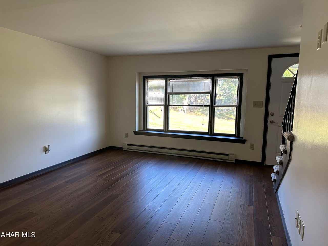591 Harvest View Ln - Photo 5 of 16