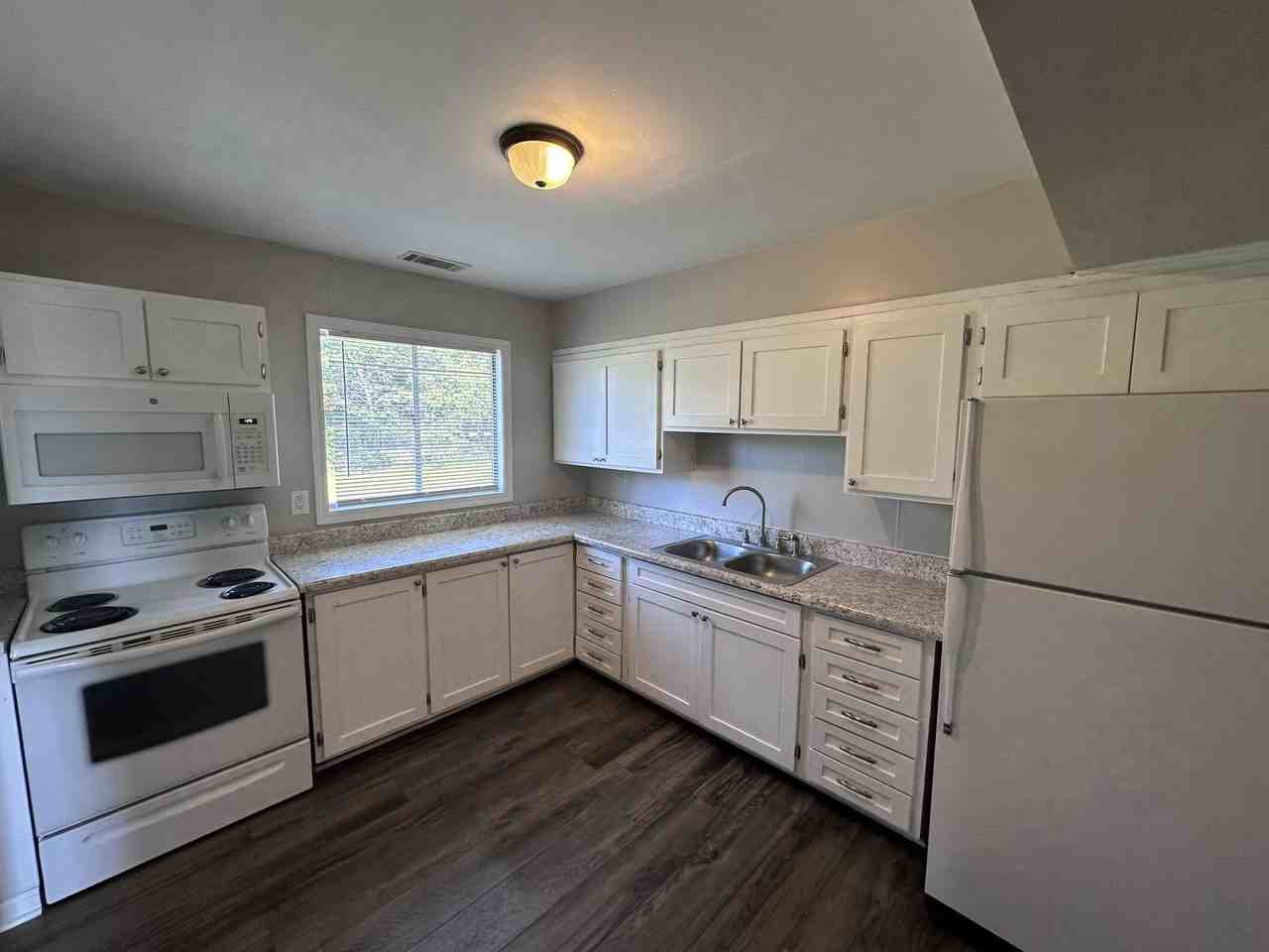 1124 Weston St - Photo 7 of 16