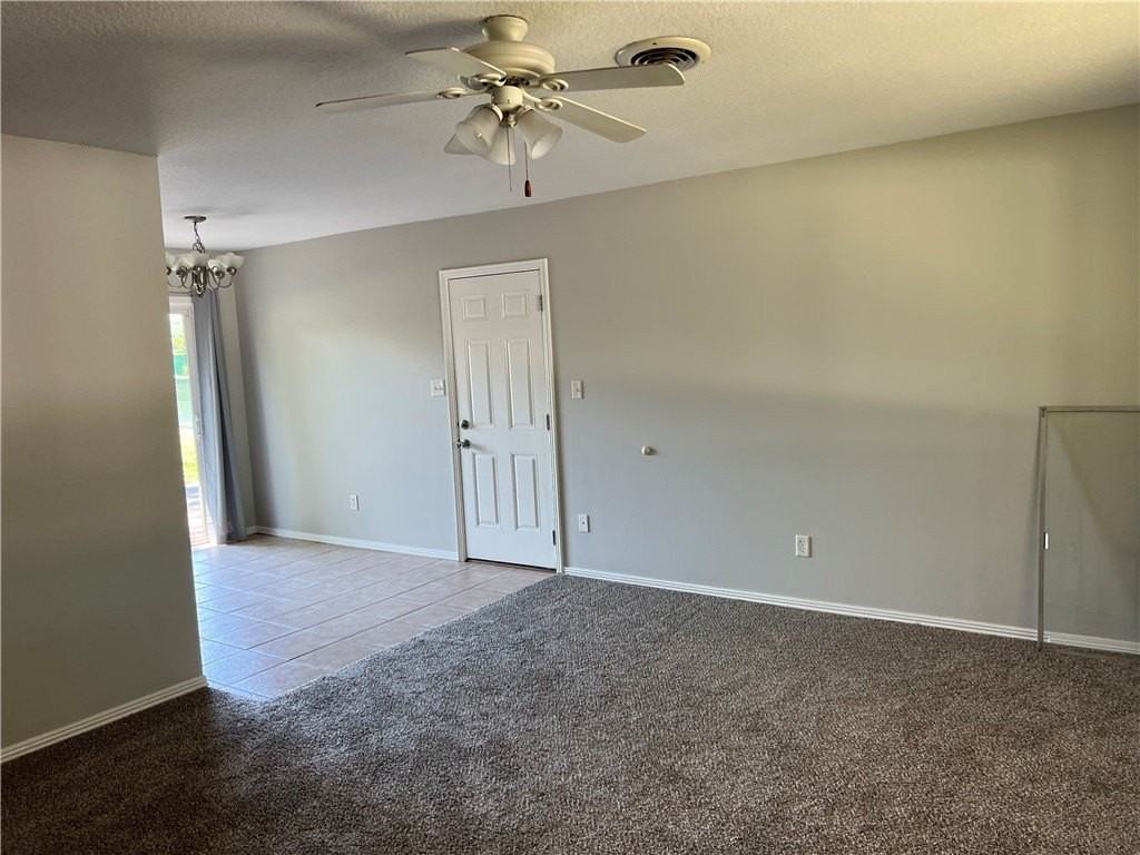 2318 W Twin Springs St - Photo 2 of 10
