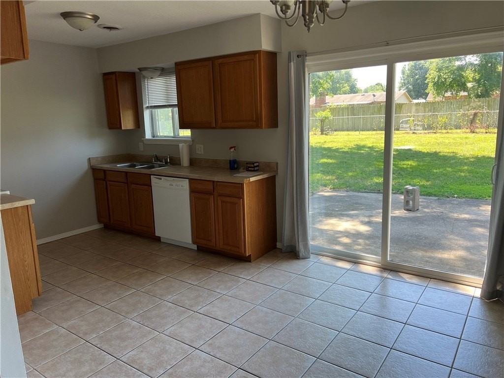2318 W Twin Springs St - Photo 3 of 10